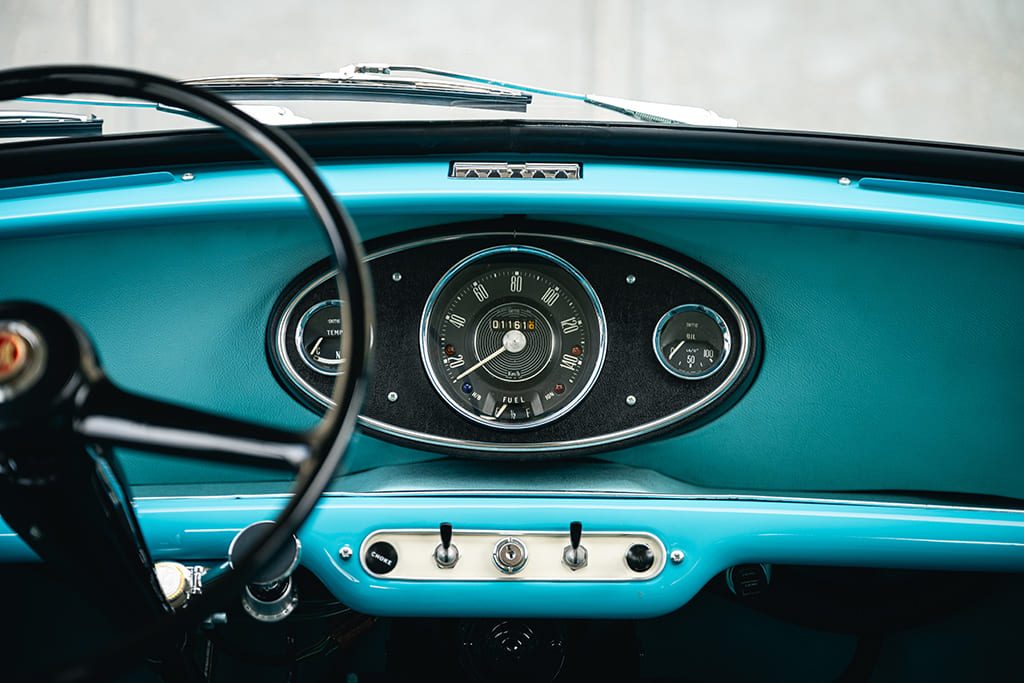 Morris-Traveller-Surf-Blue-1962_©MMR-27